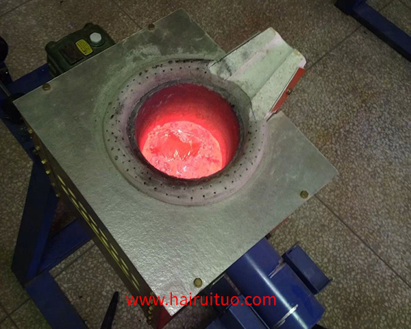 小型实验熔炼炉，特别是用于熔炼铜的中频电炉，是实验