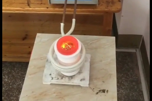 频率越高，中频熔炼电炉价格越高？