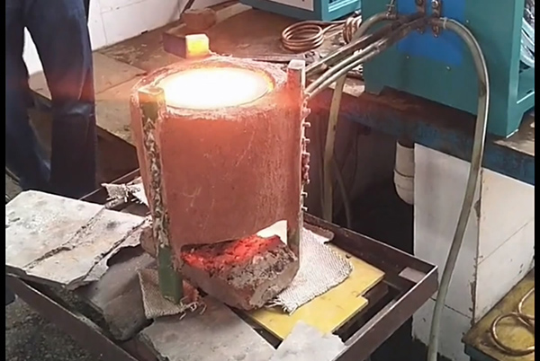 如何操作电加热炉？